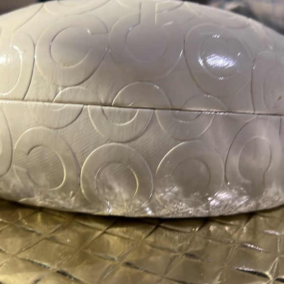 COACH Eyeglass Hard Case OFF WHITE EMBOSSED SIGNATURE Faux PATENT Leather - Picture 6 of 7